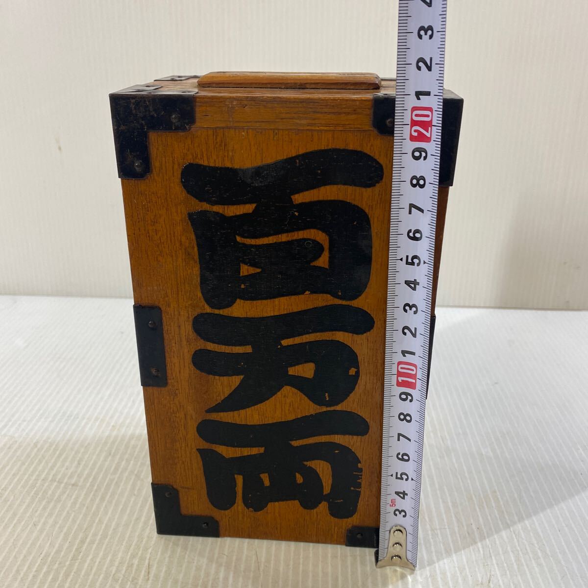  with translation key less wooden savings box Showa Retro Japanese style ... ticket 100 ten thousand both interior objet d'art condition included used 