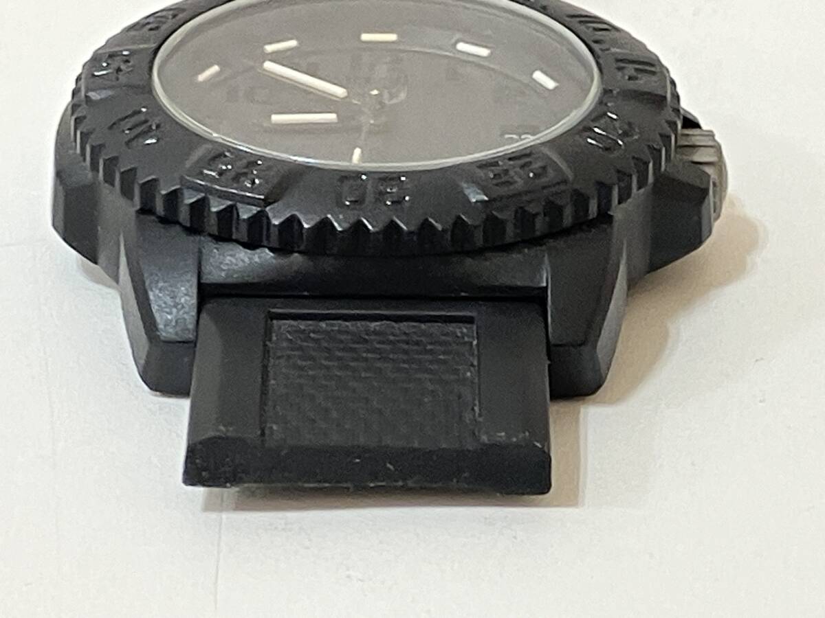 ☆LUMI-NOX ルミノックス 7050 クオーツ デイト 腕時計 黒 ブラック メンズ ボーイズサイズ 電池交換済み 動作品 ベルト破損有 管EARRの画像5