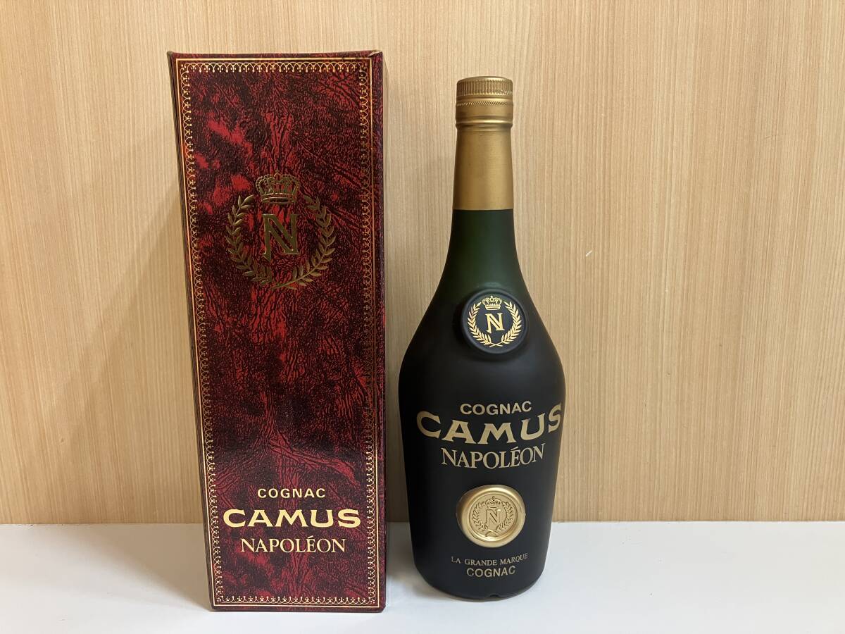 ☆　未開栓　CAMUS カミュ NAPOLEON ナポレオン ブランデー COGNAC コニャック 700ml 古酒 洋酒 グランマルキ　管BRAR_画像1