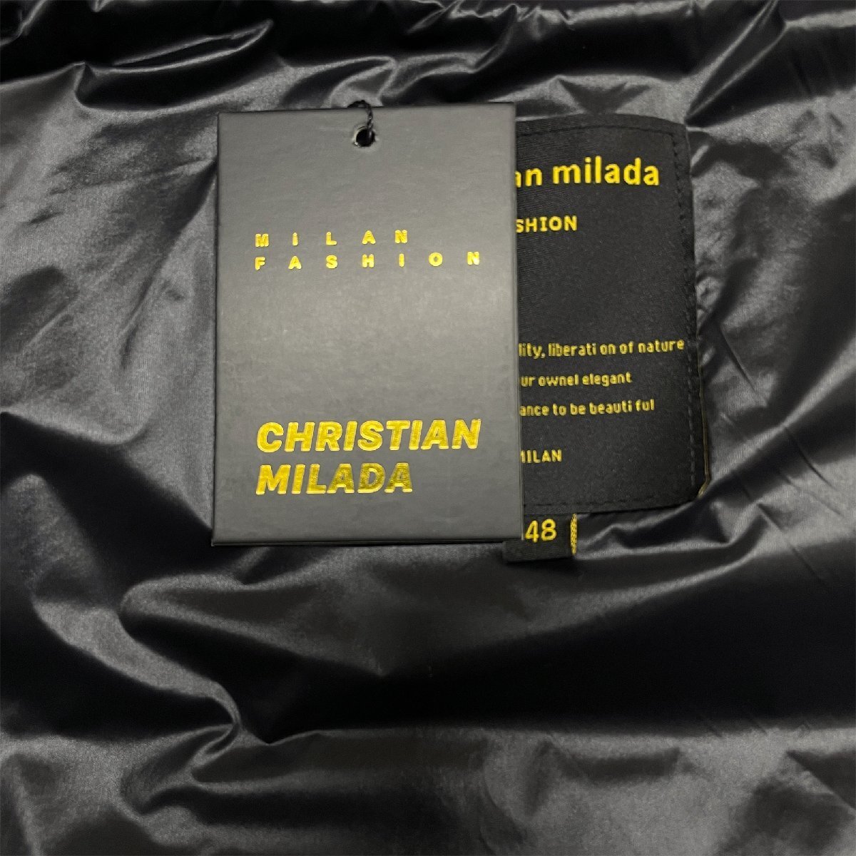 定価8万★christian milada・ミラノ発・ダウンベスト★ダックダウン90％ 個性 肉厚 防寒 暖か 英字 総柄 トレンド 日常着 L/48サイズ_画像9