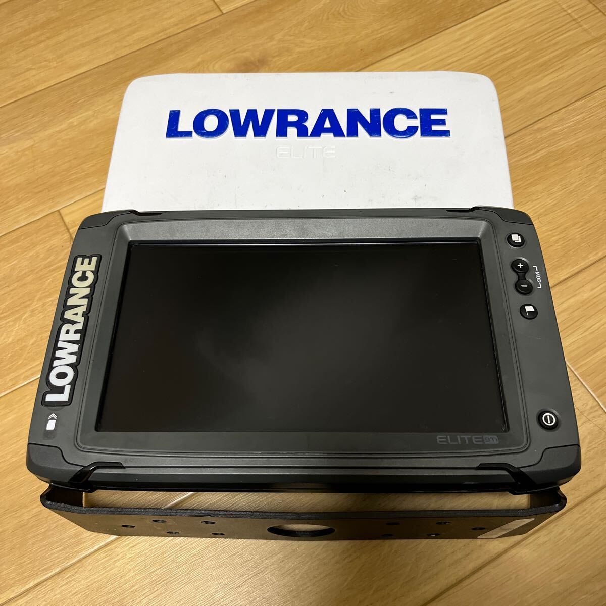 ローランス エリート9Ti LOWRANCE ELITE9Ti 魚群探知機 英語表記 架台 画面 カバー の画像1