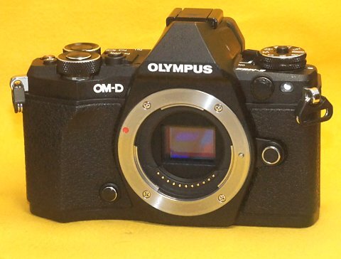 ★一発即決★オリンパス「OM-D E-M5 Mark II」★防塵防滴★最新ファームウェアに更新済です★ミラーレス★Mark2★MarkIIの画像1