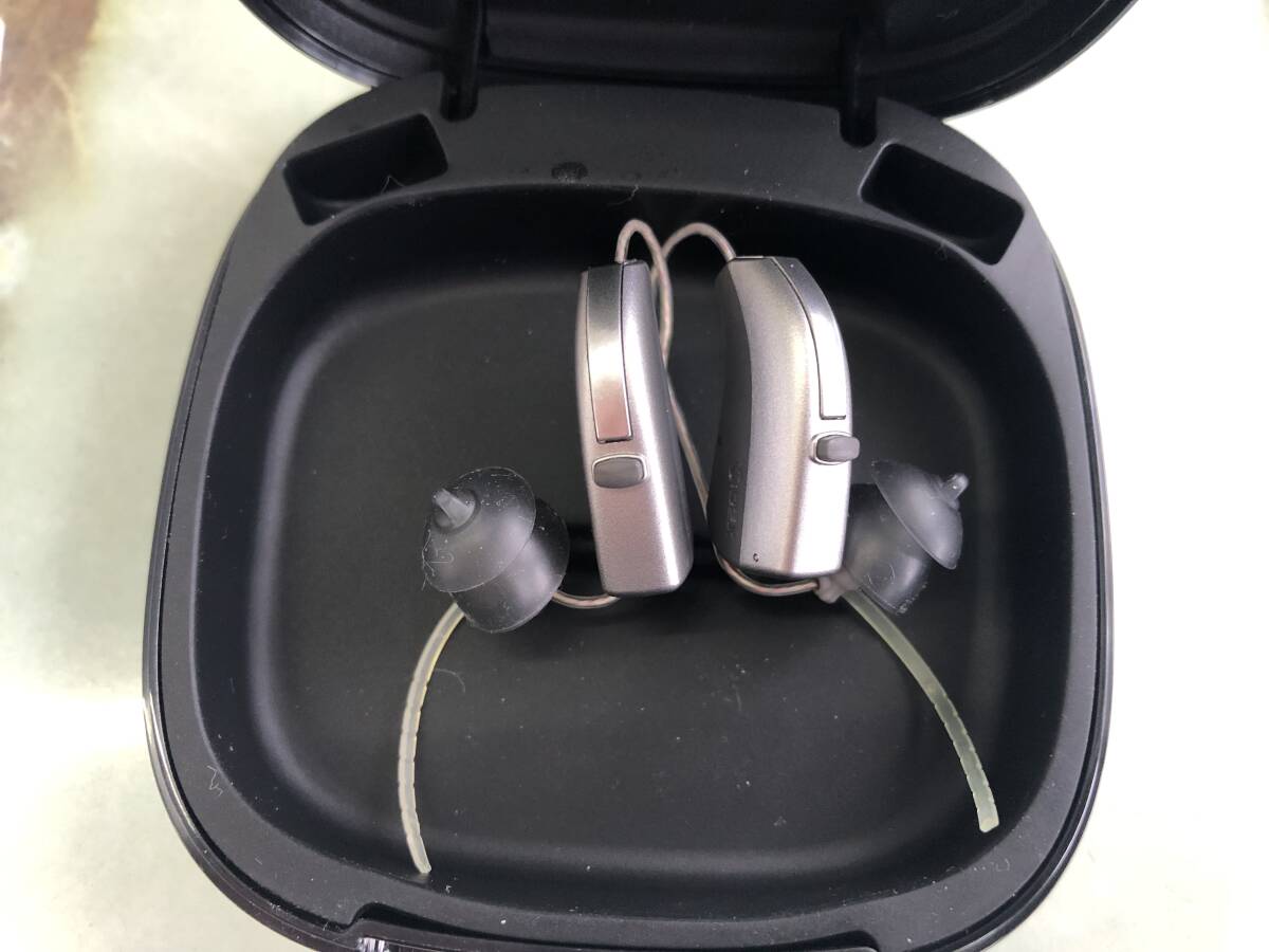☆WIDEX ワイデックス U2－FS 耳掛け補聴器 両耳セット 電気乾燥器・付属品完品 補聴器本体美中古☆_きれいです。
