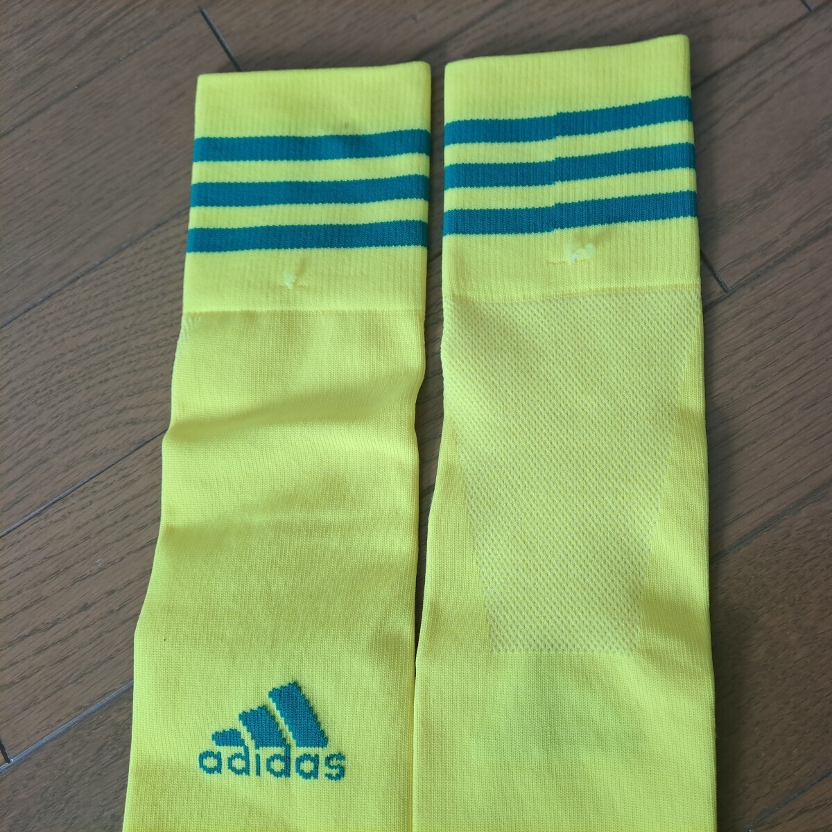 adidasアディダス靴下サッカーソックス未使用_未使用品ですが引っ掻けたのかホツレあり