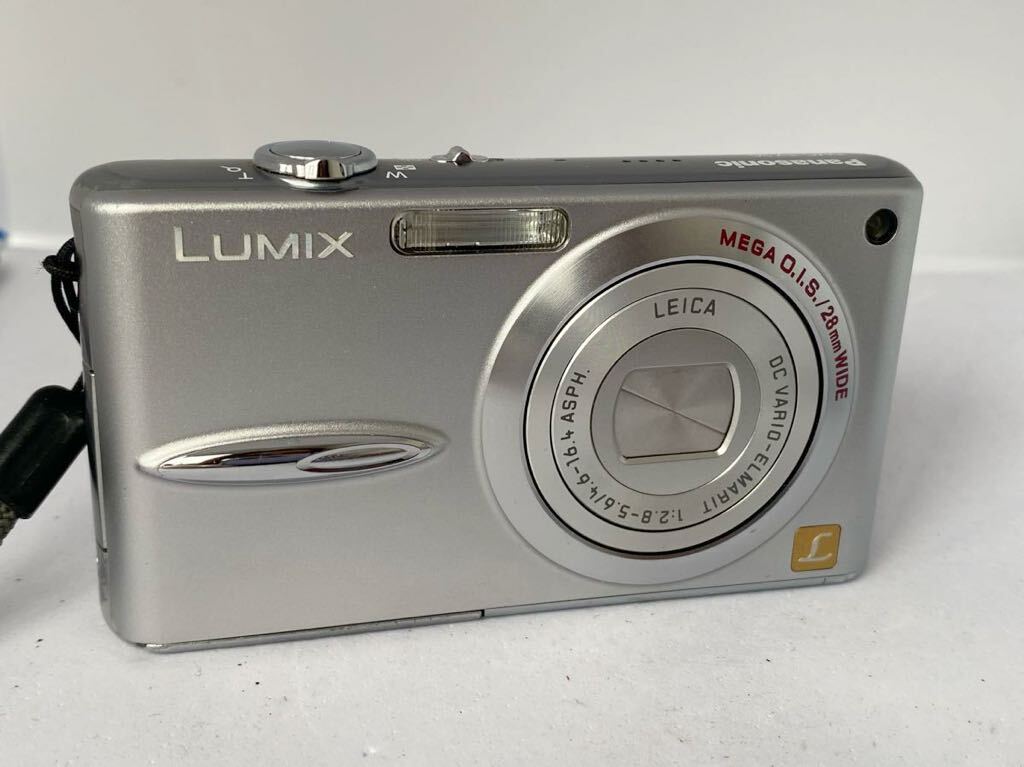 １円スタート Panasonic パナソニック コンパクトデジタルカメラ DMC-FX30 LUMIX ルミックス デジタルカメラ シルバー カバー付きの画像1