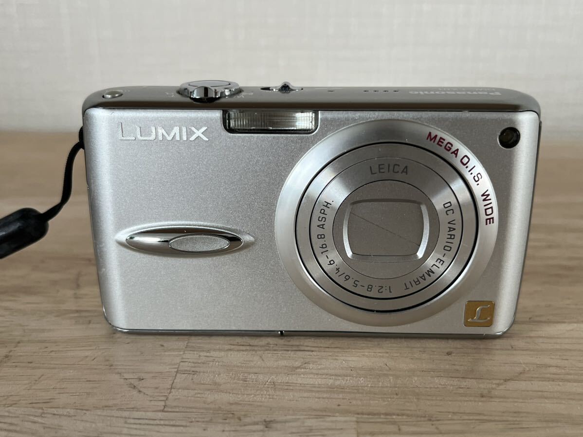 1円スタート Panasonic LUMIX DMC-FX01 コンパクトデジタルカメラ パナソニック ルミックス デジカメ 充電器付き 通電確認済み_画像2