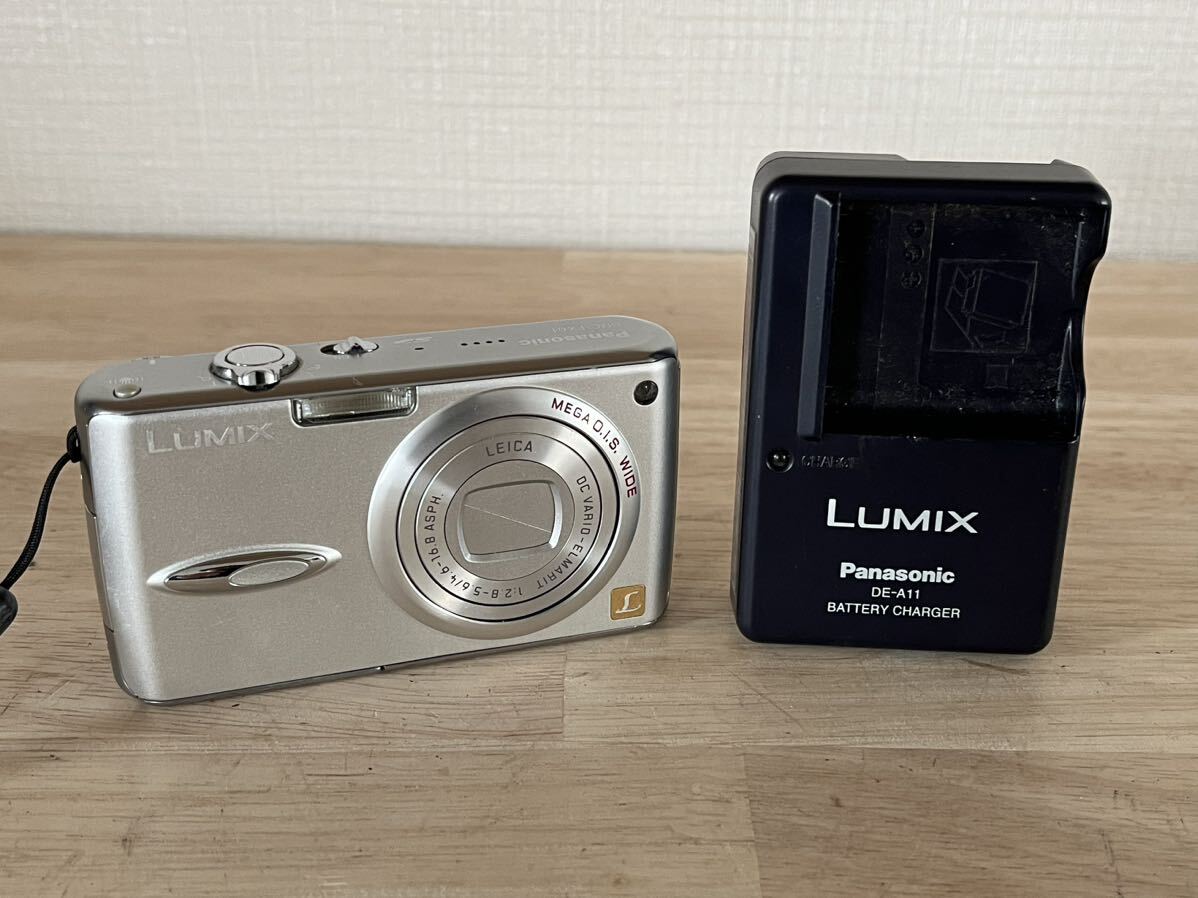 1円スタート Panasonic LUMIX DMC-FX01 コンパクトデジタルカメラ パナソニック ルミックス デジカメ 充電器付き 通電確認済み_画像1