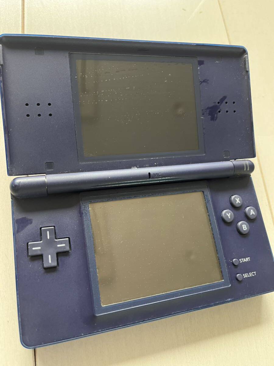 1円スタート Nintendo DS Lite 任天堂 ニンテンドー エナメルネイビー 充電器付き ソフト付き 通電確認済みの画像2