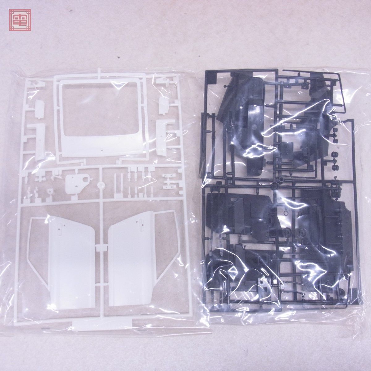 未組立 タミヤ 1/12 ダットサン フェアレディ 240ZG 市販タイプ 透明ボンネット付 成型色−白 ITEM 12010 TAMIYA DATSUN FAIRLADY【40の画像6