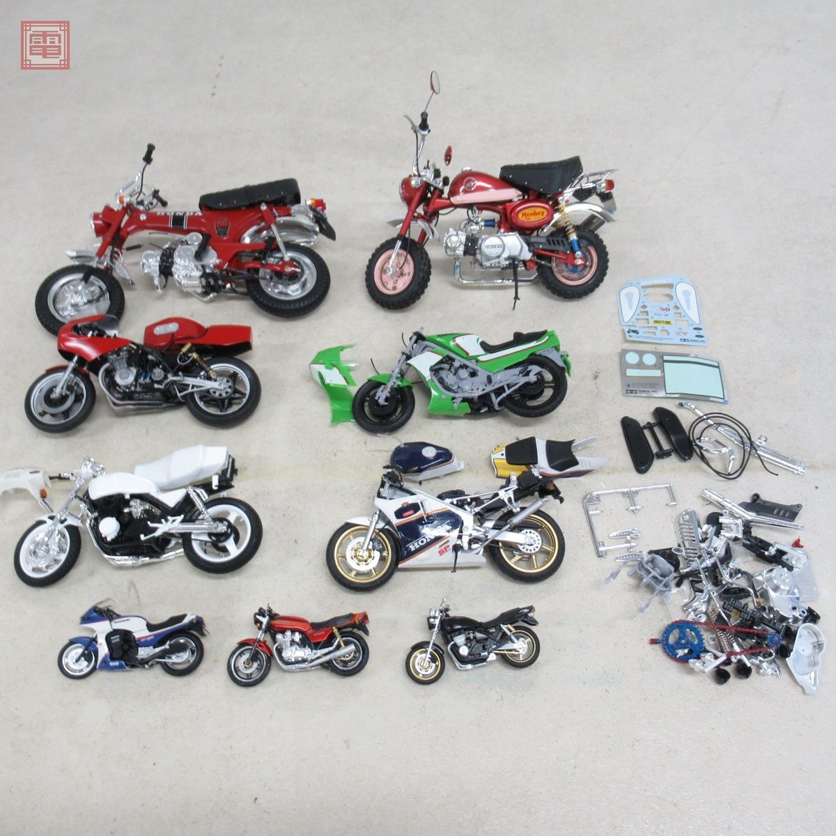 製作品 ハセガワ他 1/12等 カワサキ ZR400C/KR250/ホンダ NSR250R/ホンダ モンキー Z50他 計9点セット 破損有 ジャンク パーツ取り【20の画像1