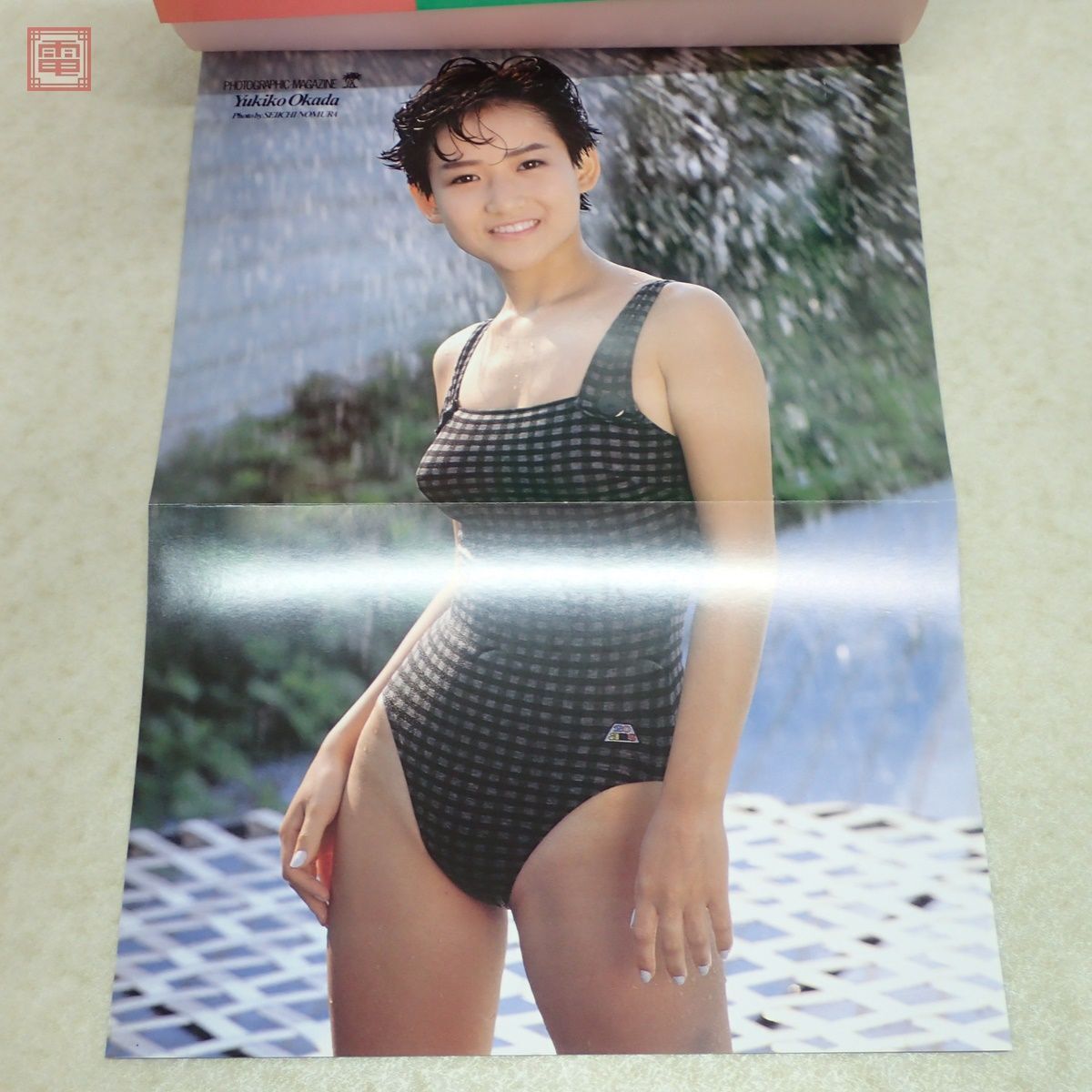 岡田有希子 写真集＋雑誌 まとめて6冊セット 全初版 ピンナップ付あり DELUXEマガジン 近代映画増刊 ARENA37℃ 水着 当時物 アイドル【20の画像8