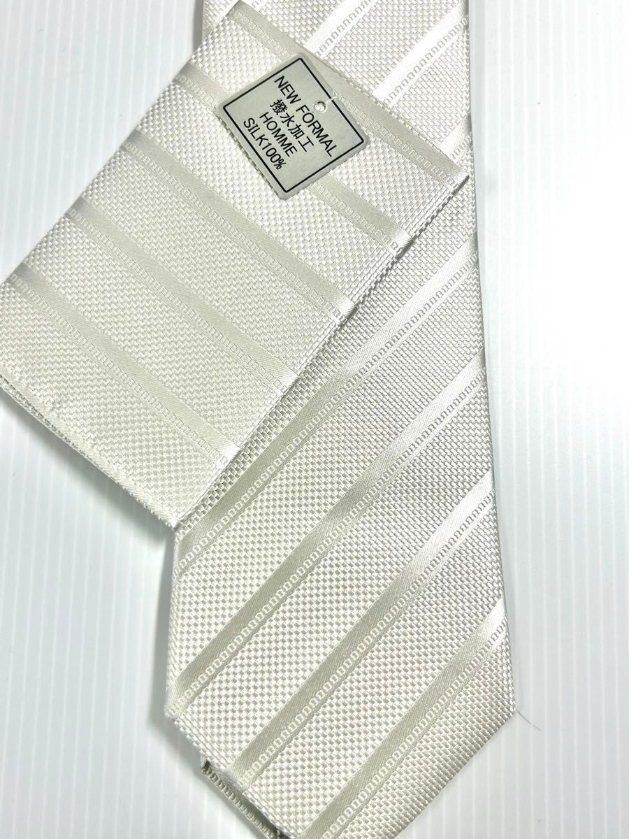 フォーマルネクタイ／日本製シルク100％（ポケットチーフ付き)シルバー系ネクタイ【新品】  
