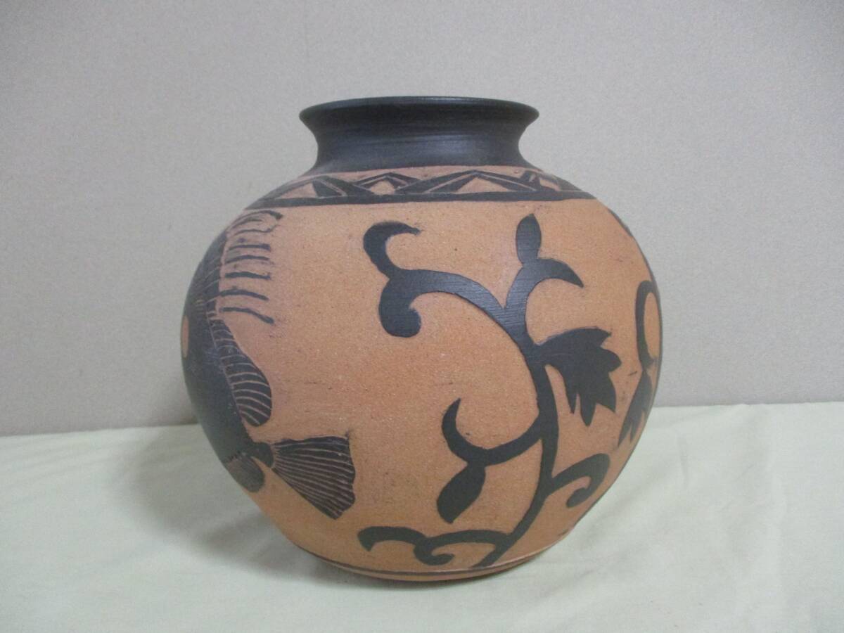 茶色の花瓶(魚模様) 美品 陶器製・陶芸・飾り壺・美術工芸品 茶色の花瓶(魚模様) 美品 陶器製・陶芸・飾り壺・美術工芸品