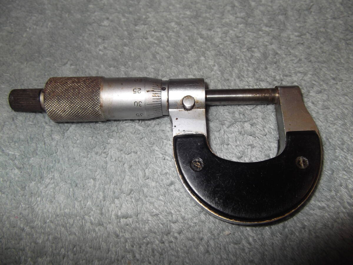 * three .mitsutoyo micrometer measuring instrument 0-25mm 0.01mm Mitutoyo case attaching *