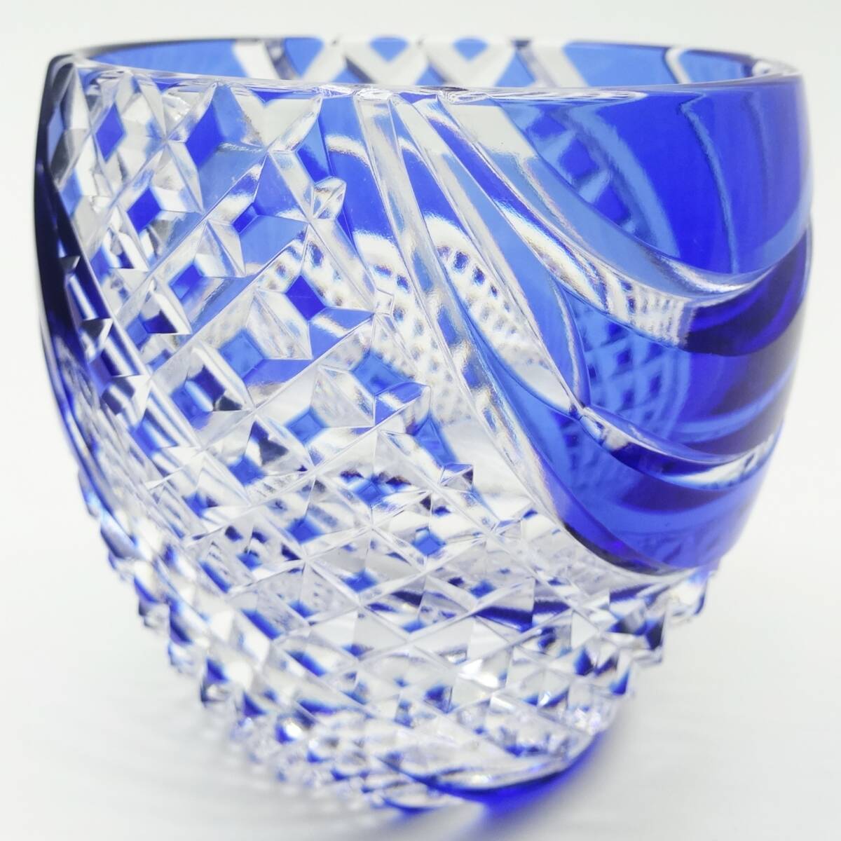 U70 江戸切子 カガミクリスタル 魚子流し紋 冷酒杯 グラス ブルー 青の画像5