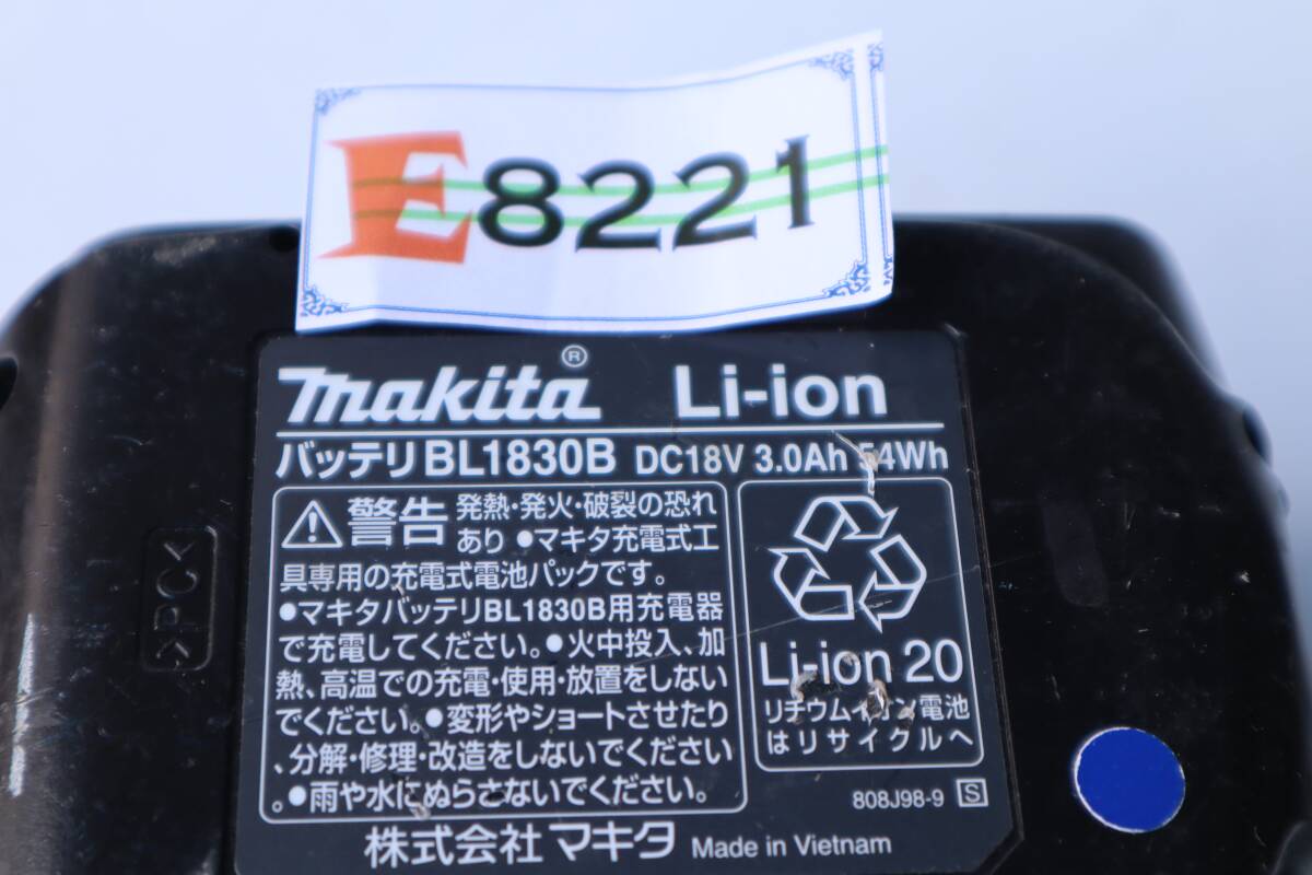 E8221 L ★makita(マキタ) 18v3.0Ahリチウムイオンバッテリー残量表示付 BL1830B 中古品_画像5