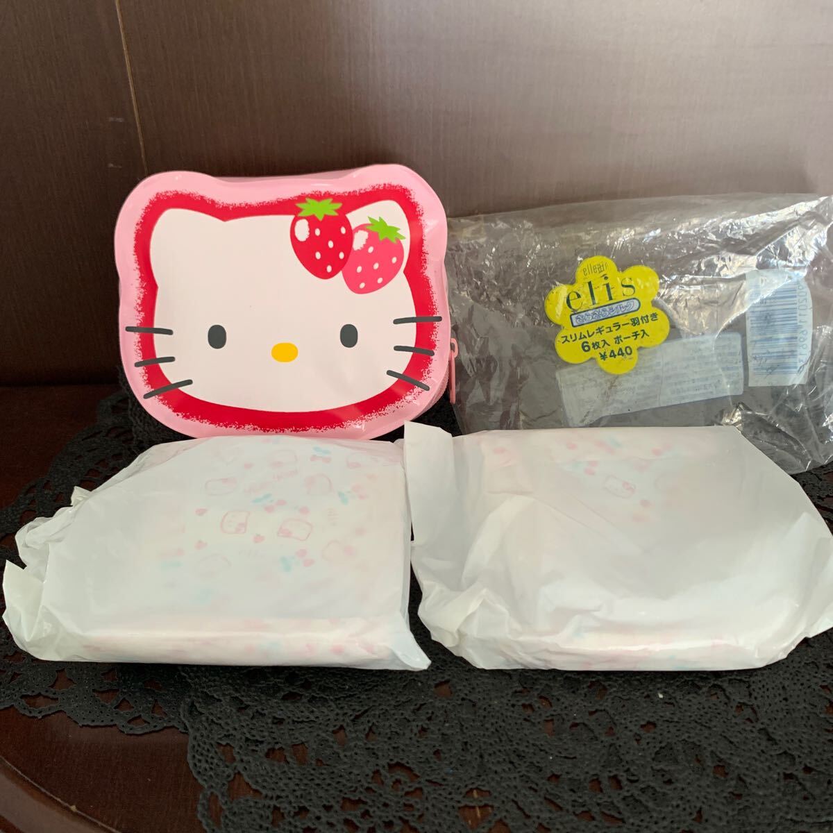 ★ハローキティ★生理ナプキン★elis★さらさらシルク★羽付HELLO KITTY★未使用★未開封★当時物★SANRIO★サンリオ★希少品★激レア物★_画像1