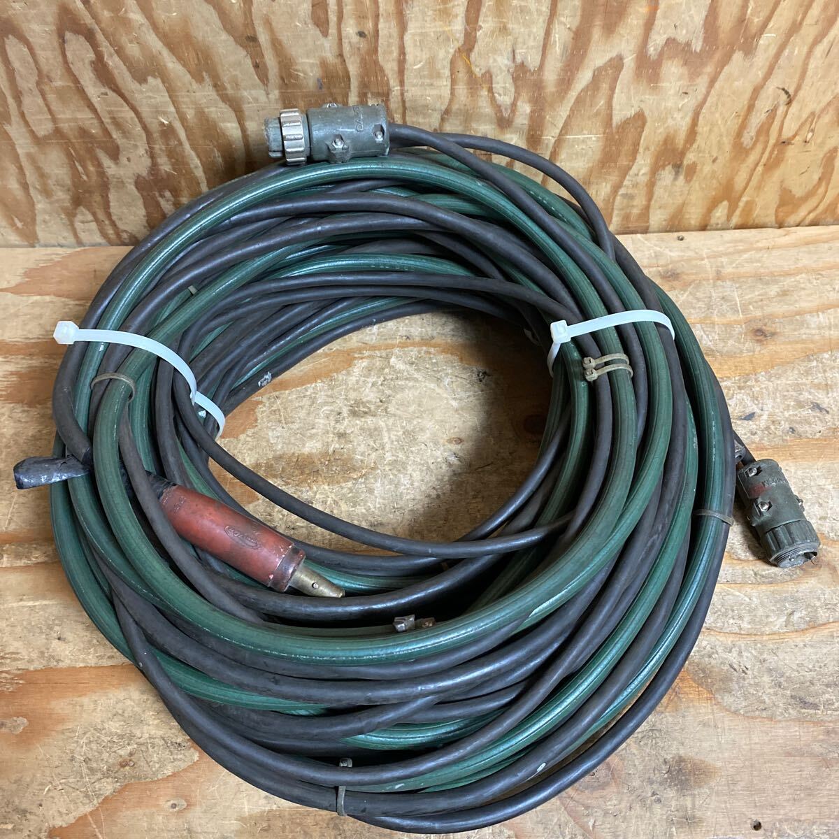 70000-712 溶接用WCT【キャプタイヤ】 38SQ ホルダー線(J) 10m 70000-712 溶接用WCT【キャプタイヤ】 38SQ ホルダー線(J) 10m