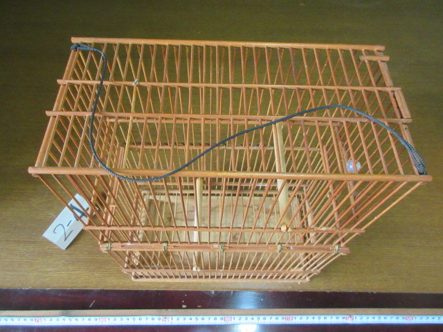 [ озеро .] клетка для птиц в коробке / осмотр ) бамбук умение bird cage колокольчик насекомое сосна насекомое птица . изготовление изделий из бамбука . глаз белый документ птица 301242-4