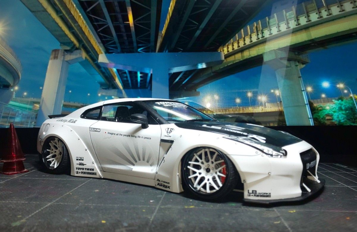 アオシマ LBWK R35 GT-R  Ver.1 White of Black LB☆ワークス R35 GT-R 完成品