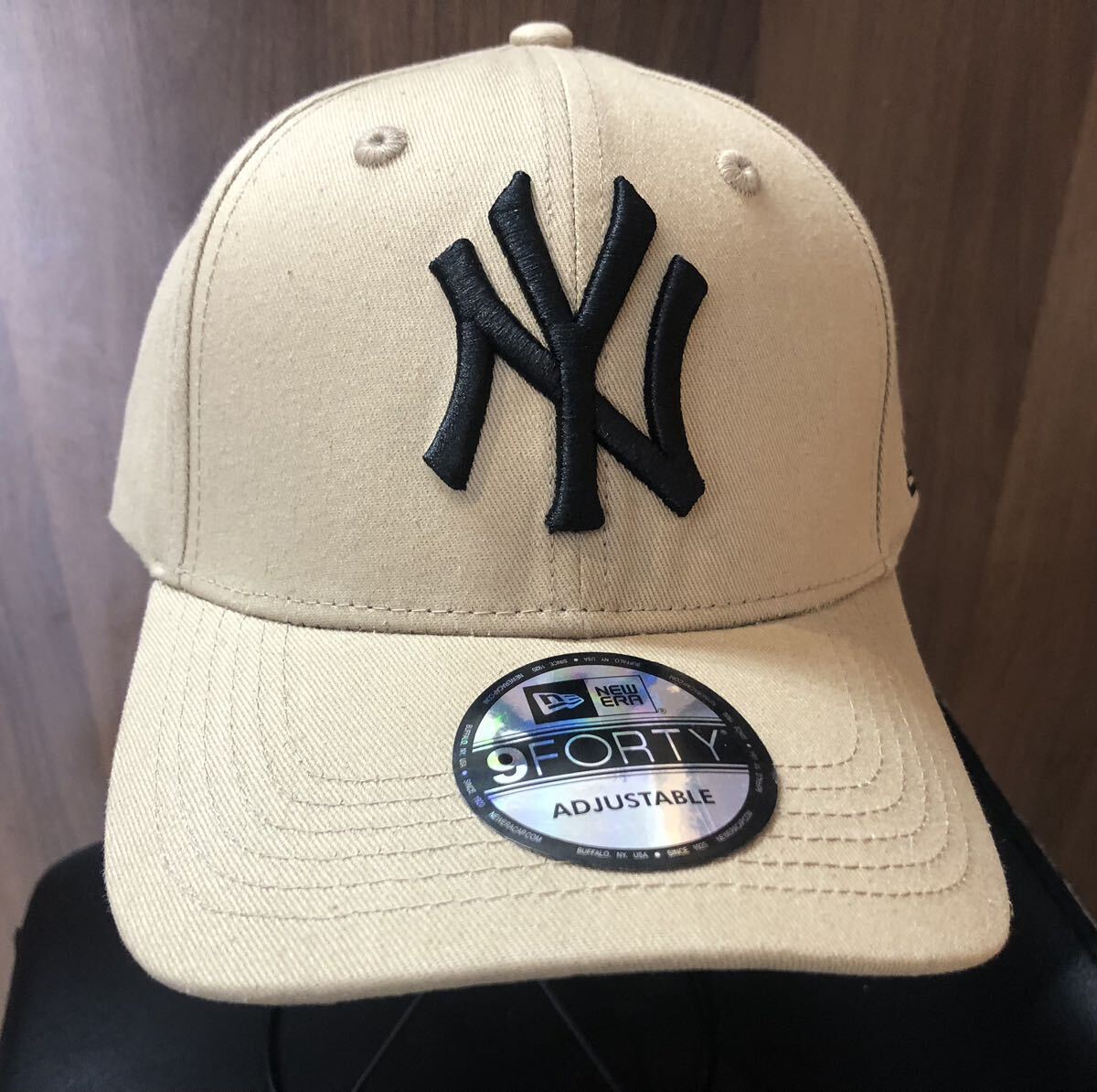 ニューエラ キャップ 帽子 NY New ERA CAP ベージュ　Beige フリーサイズ　黒刺繍入_画像1