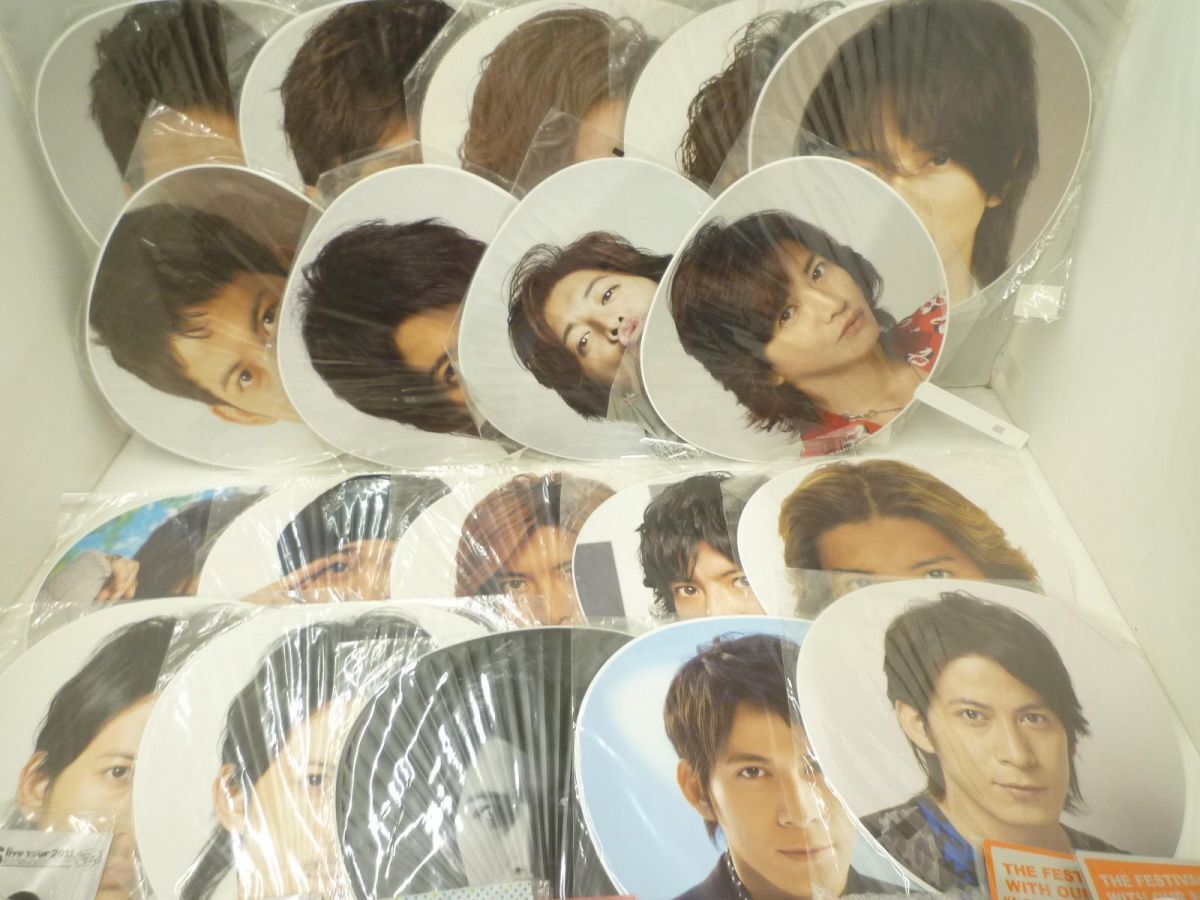 【中古品 同梱可】 V6 SMAP 他 うちわ ペンライト CD DVD 缶バッジ 等 未開封含む グッズセット_画像2