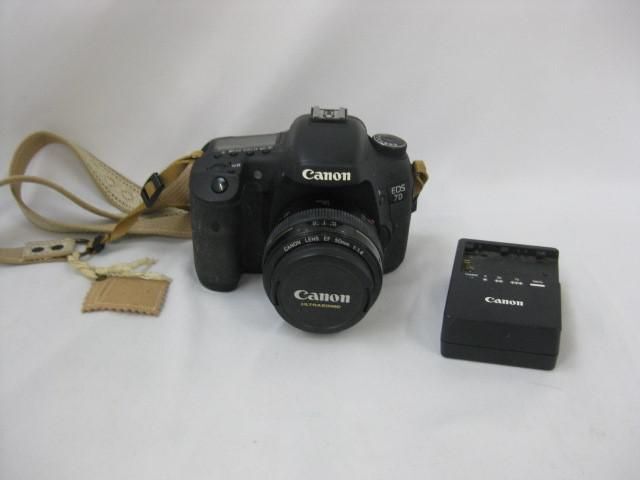 【同梱可】訳有 家電 Canon EOS 7D 一眼レフ カメラ 充電器 等 2点 グッズセットの画像1