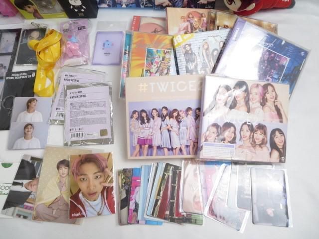 [ including in a package possible ] secondhand goods ..BTS bulletproof boy .TWICE other CD soft toy trading card postcard 20 sheets and more etc. goods set 