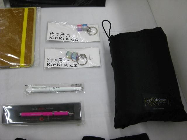 【優良品 同梱可】 KinKi Kids CD 20th Anniversary KiKKi 他 ショッピングバッグ ボールペン パンフレット 等 グッ_画像4