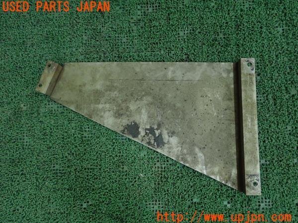 3UPJ=88130002]ジムニー(JB23W)ボディ アンダープレート ガード 縞鋼板 腹下 鉄板 中古の画像4