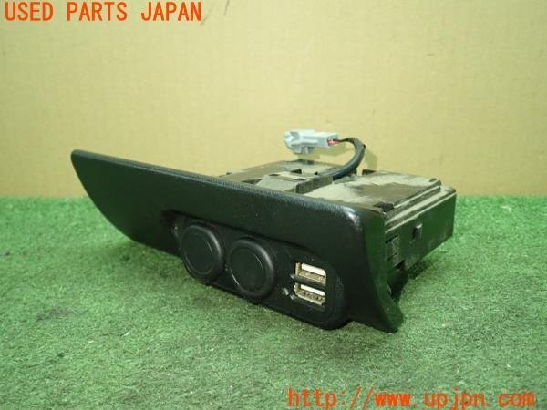 3UPJ=98130580]ハイエースバン(KDH201V 3型)社外 シガーソケット USBポート トレイ 中古_画像をご確認ください