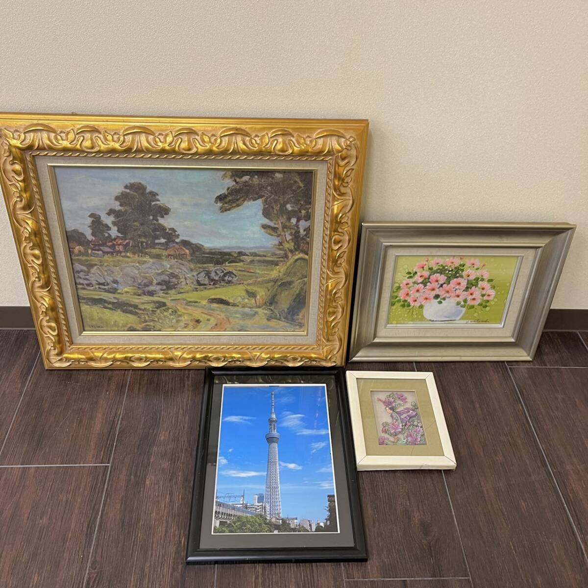 【ICA-521】1円スタート 絵画おまとめ 額付き4点セット 風景画 写真 ガラス細工 インテリア 山 花 スカイツリーの画像1