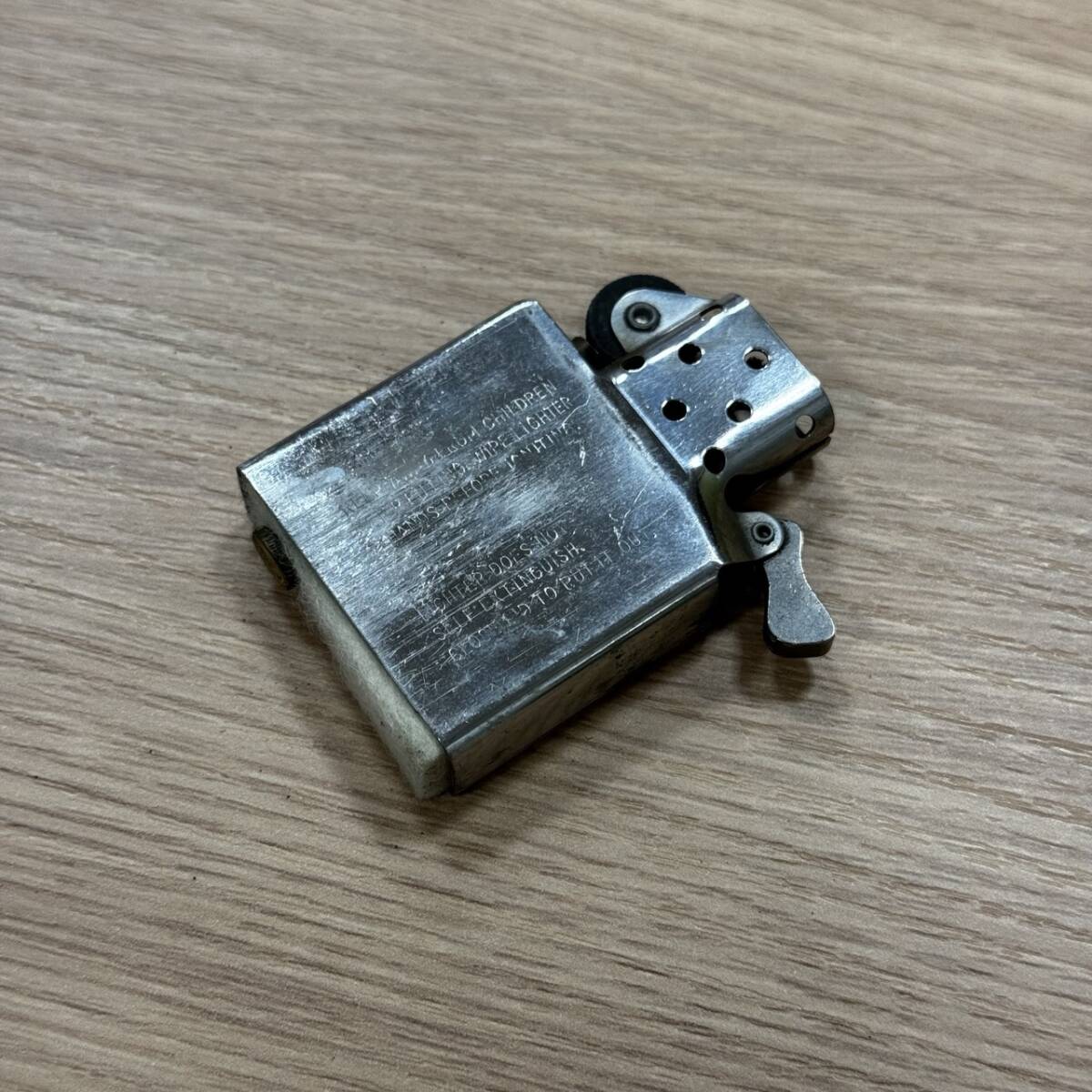 【SYC-3724】1円～zippo ジッポ ライター 1992年 マカオ MACAU ライター 箱無し 石残無し 希少 喫煙具 タバコ アンティーク 海外の画像6