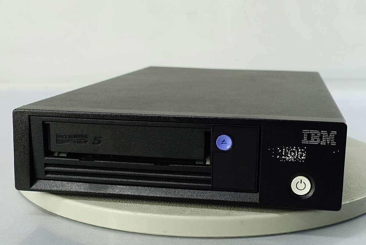 通電確認のみ IBM Lenovo Ultrium-5 LTO5 External SAS 3628-L5X 49Y9907 テープ 装置 SAS ドライブ サーバー パソコン 周辺 S041714の画像1