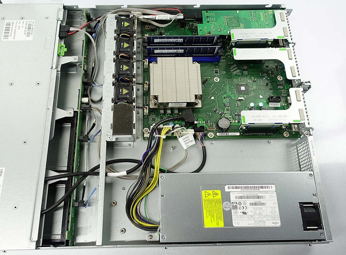 OS нет подставка сервер Fujitsu PRIMERGY RX1330 M1 PYR1331R3S/E3-1220 v3/ память 8GB/HDD нет / сервер подставка Fujitsu PC S040405