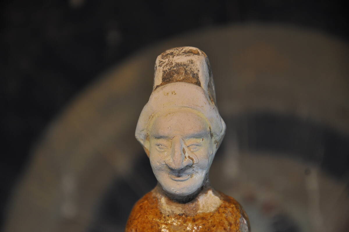 唐三彩 胡人仏像 中国美術唐物木箱の画像2