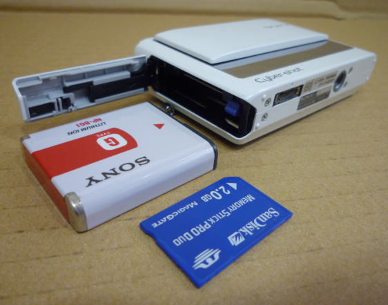 SONY Cyber Shot DSC-T200 バッテリー NP-BG1 2GB メモリーカード付き 充電器なし 動作未確認の画像5