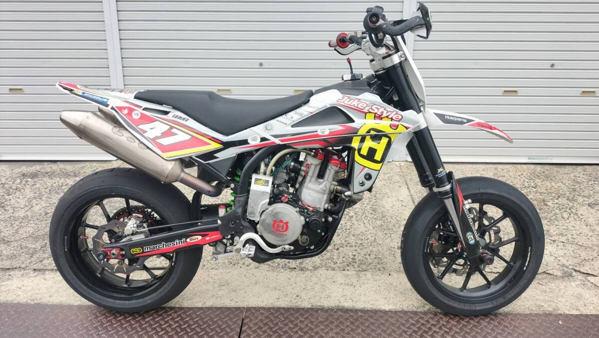 スタート、即決下げました！ ハスクバーナ ＳＭ４５０ＲＲ 大阪枚方より 元全日本スーパーモタードチャンピオンの乗ったマシンですの画像1