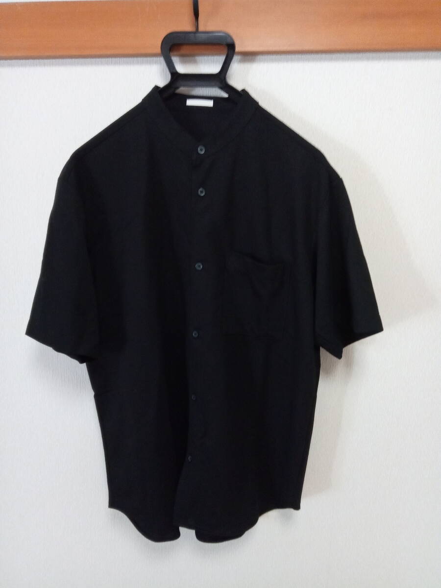新品GU【ジーユー】MENカットソースタンドカラーバンドカラーシャツ半袖ブラックLの画像1