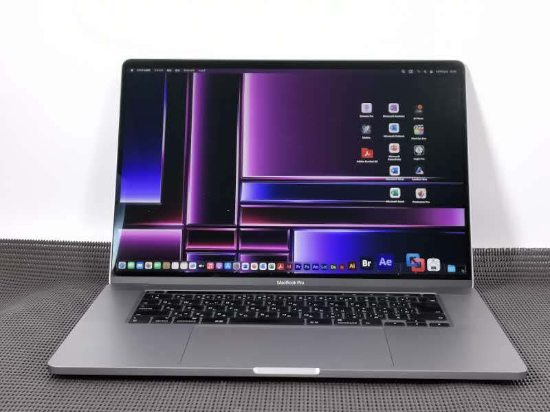 超スペック2019年! Apple MacBook Pro【 超速SSD4TB 】Core i9-9980H 2.30GHz/ メモリ32GB / Wi-Fi / ダブルOS / Officeの画像1