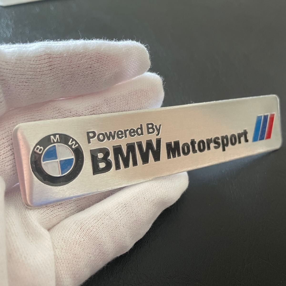 2枚セット　アルミ製 BMW motor sportエンブレムステッカー　ドイツ　bmwエンブレム　外装 Mスポーツ　シルバー