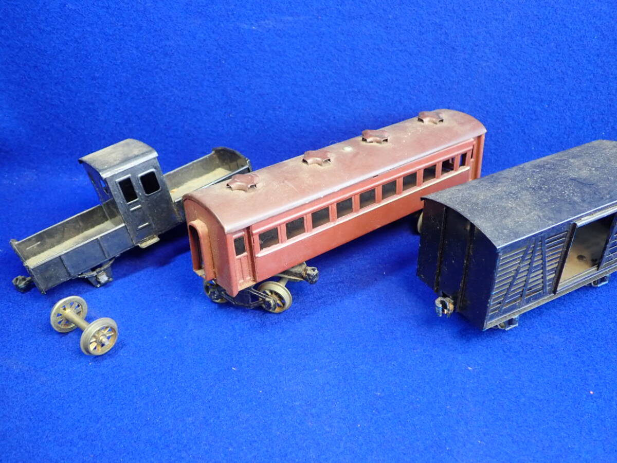 * old railroad model [. car *3 both ]O gauge ** train *. car 3 both ** Junk please i-12
