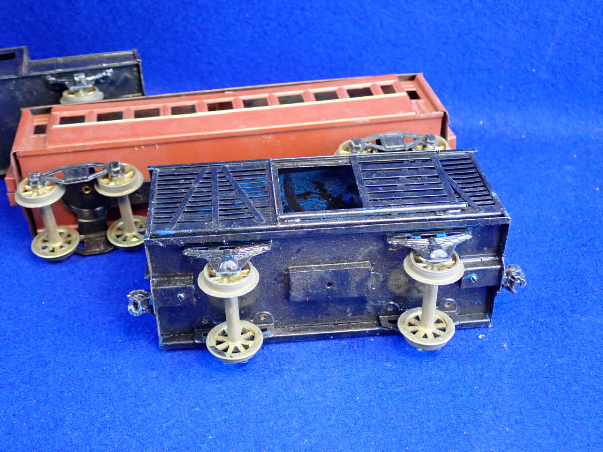 * old railroad model [. car *3 both ]O gauge ** train *. car 3 both ** Junk please i-12