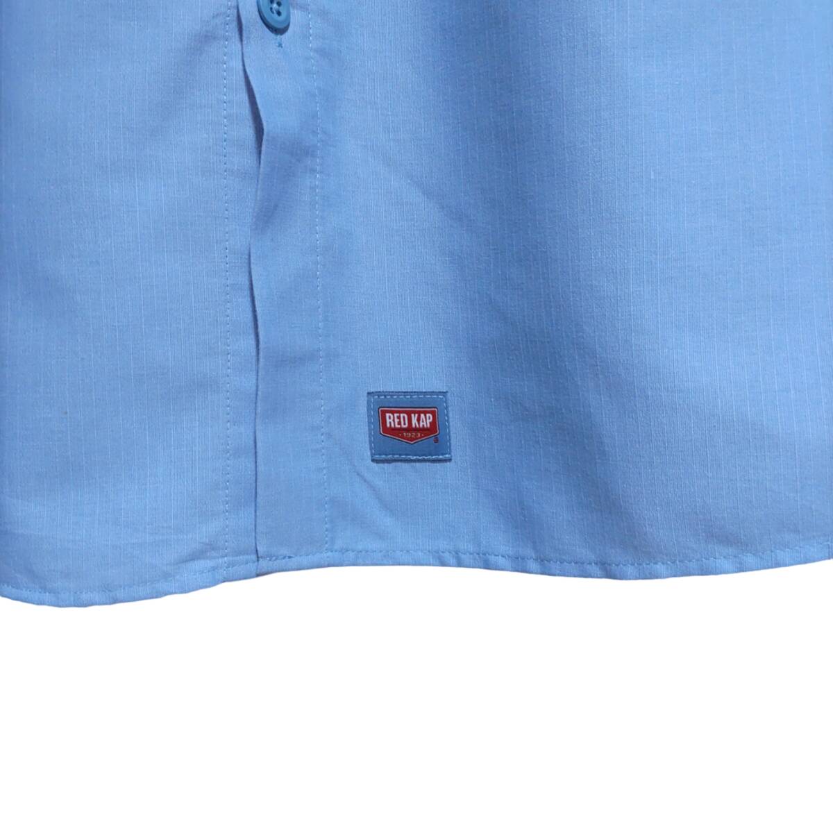 RED KAP 半袖ワークシャツ size L ライトブルー 裾タグ ゆうパケットポスト可 胸 ワッペン AIRESERV USA国旗 古着 洗濯 プレス済 e77_画像5