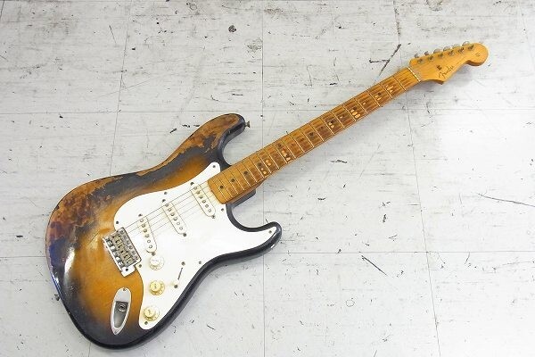 G111-Y30-1118 FENDER フェンダー CUSTOM EDITION カスタム エディション STRATOCASTER N000703 エレキギター 現状品③＠の画像1