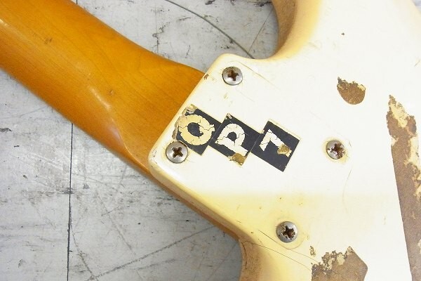 J057-S28-4118 FENDER フェンダー STRATOCASTER ストラトキャスター エレキ ギター 現状品③＠_画像10