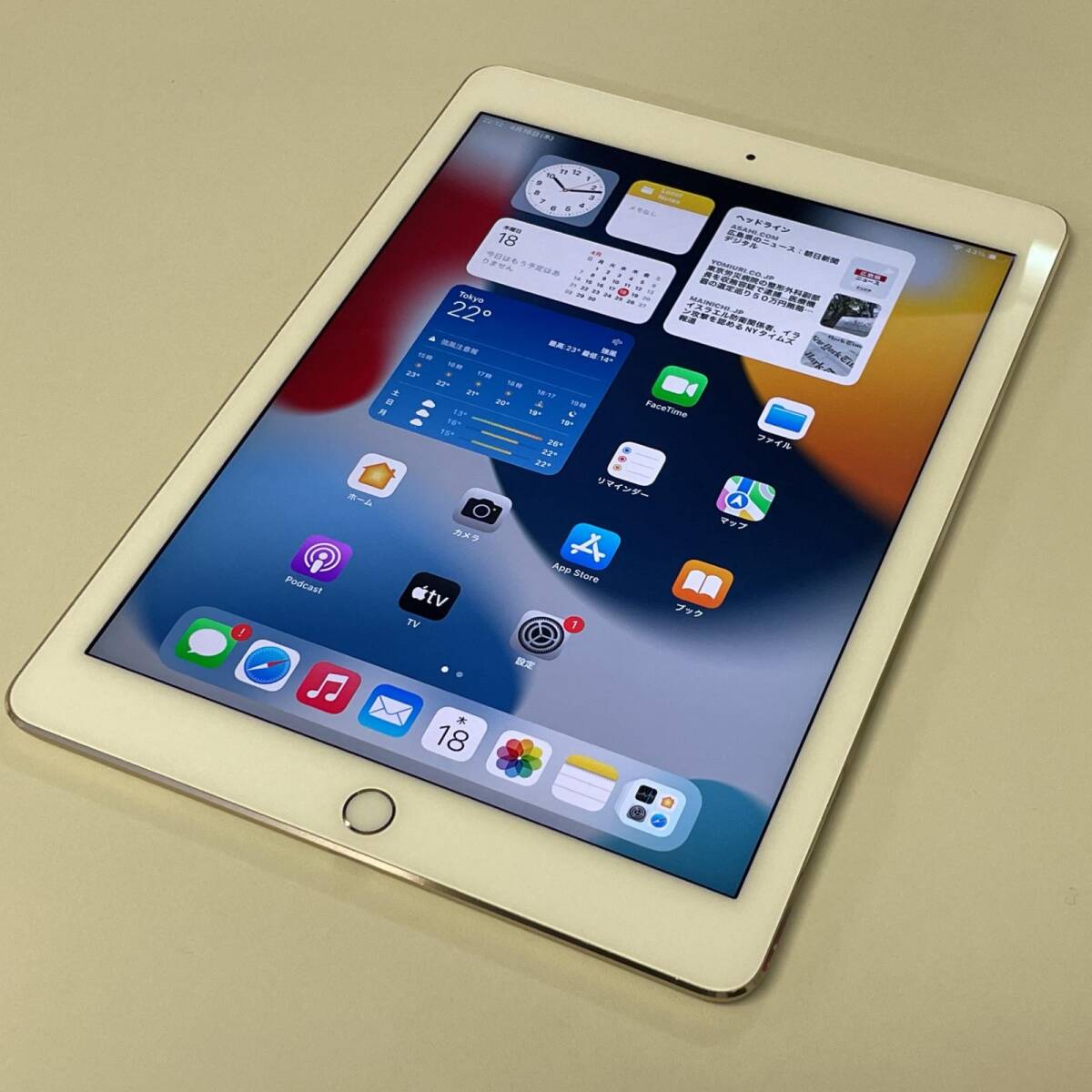 docomo アップル iPad Air 2 WiFi+Cellular 16GB MH1C2J/A A1567 ゴールド (SIMロック解除済)の画像1