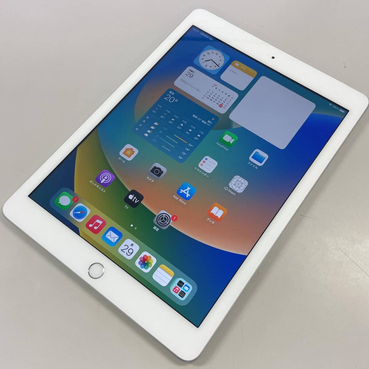 docomo アップル iPad 第6世代 WiFi+Cellular 32GB A1954 MR6P2J/A シルバー SIMロック解除済の画像1