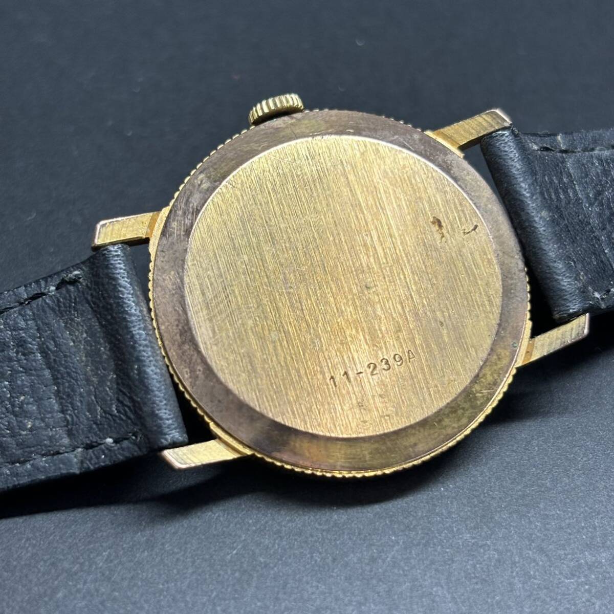 24C011 ロイス ROYCE コインウォッチ 11-239A 手巻き HW ゴールド文字盤 33ミリ レザーベルト メンズ腕時計 1円～ の画像8