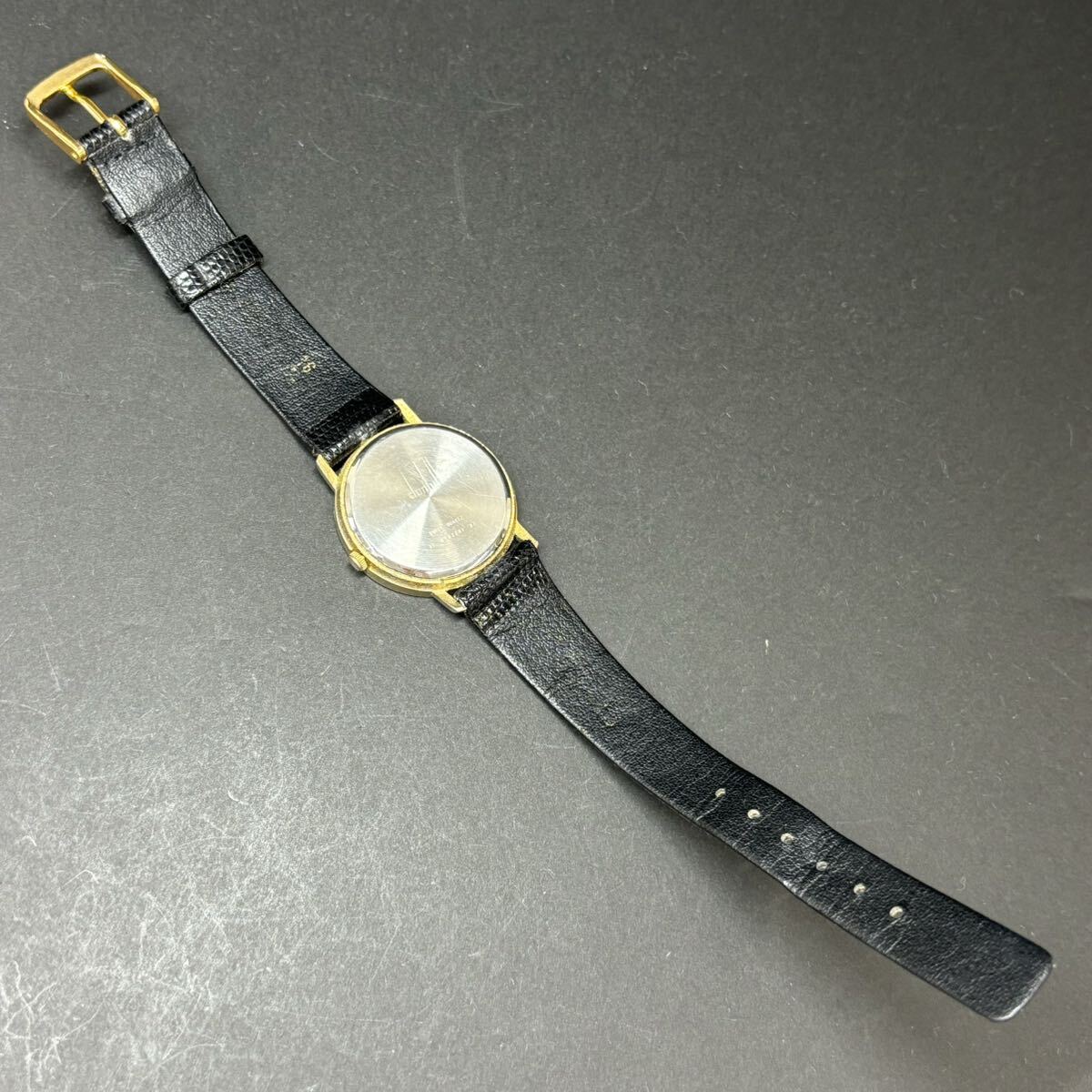 24C045 ダンヒル dunhill シャンパン文字盤 クォーツ 不動 30ミリ メンズ腕時計 レザーベルト １円～の画像10